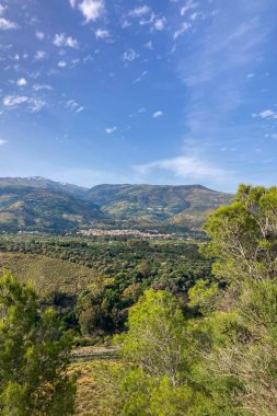 Sierra Nevada Ulusal Parkı, İspanya 'da bahar aylarında Mulhacen tepesine yürüyüş yolu.