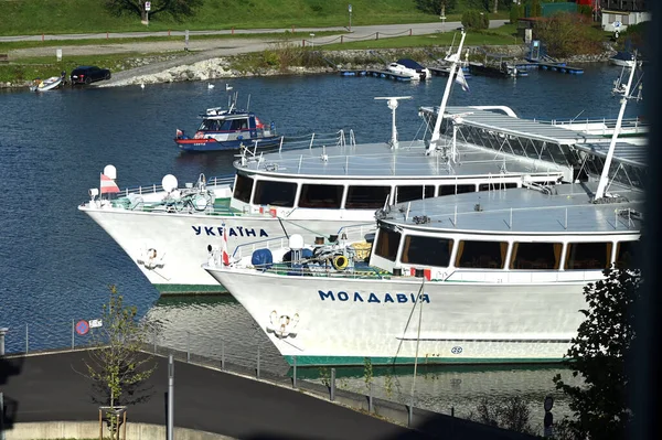 Los Dos Cruceros Fluviales Idénticos Ukraina Moldawia Puerto Invierno Linz —  Fotos de Stock