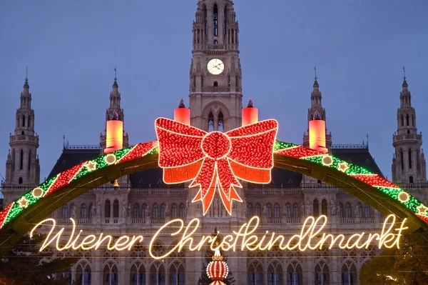 Вигляд Освітлений Різдвяний Ринок Перед Мерії Відні Австрія Ввечері — стокове фото