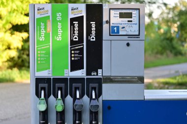 OMV petrol pompası Prottes, Aşağı Avusturya 'daki doğal gaz ve petrol doğası yolunda