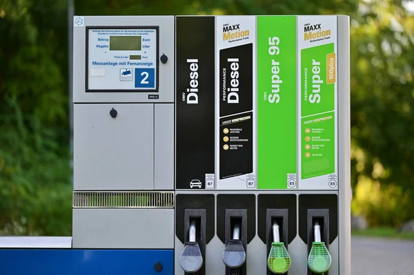 OMV petrol pompası Prottes, Aşağı Avusturya 'daki doğal gaz ve petrol doğası yolunda