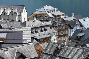 Hallstatt Gölü 'ndeki ünlü Hallstatt kasabasının bir taklidi.