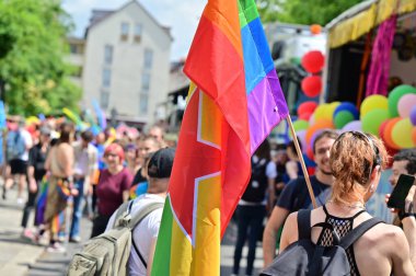 Münih 'teki CSD geçit töreni - her yıl düzenlenen politik bir gösteri ve renkli bir geçit töreni. Eşcinseller ve lezbiyenler için eşit hakları savunuyor..