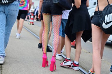 Münih 'teki CSD geçit töreni - her yıl düzenlenen politik bir gösteri ve renkli bir geçit töreni. Eşcinseller ve lezbiyenler için eşit hakları savunuyor..