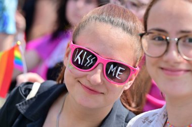 Münih 'teki CSD geçit töreni - her yıl düzenlenen politik bir gösteri ve renkli bir geçit töreni. Eşcinseller ve lezbiyenler için eşit hakları savunuyor..