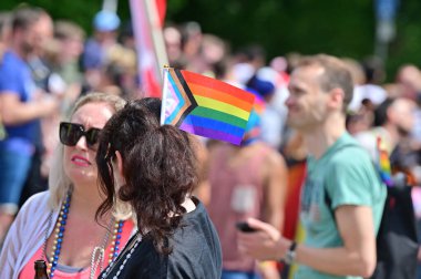 Münih 'teki CSD geçit töreni - her yıl düzenlenen politik bir gösteri ve renkli bir geçit töreni. Eşcinseller ve lezbiyenler için eşit hakları savunuyor..