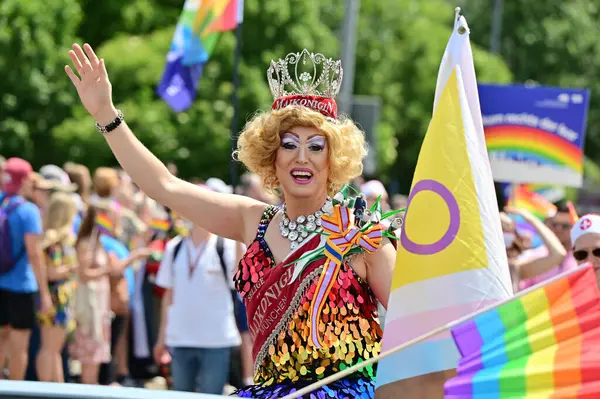 Münih 'teki CSD geçit töreni - her yıl düzenlenen politik bir gösteri ve renkli bir geçit töreni. Eşcinseller ve lezbiyenler için eşit hakları savunuyor..