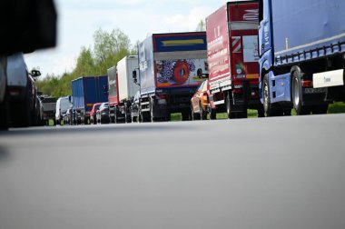 Thalgau ve Wallersee, Salzburg arasındaki Batı Otoban A1 'de trafik sıkışık.