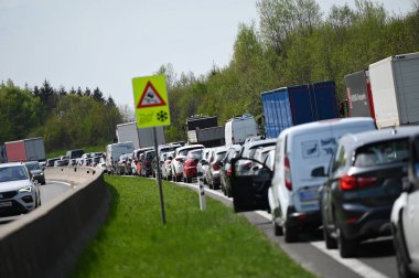 Thalgau ve Wallersee, Salzburg arasındaki Batı Otoban A1 'de trafik sıkışık.