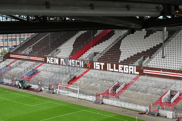 Almanya 'nın Hamburg kentindeki FC St. Pauli Millerntor Stadyumu