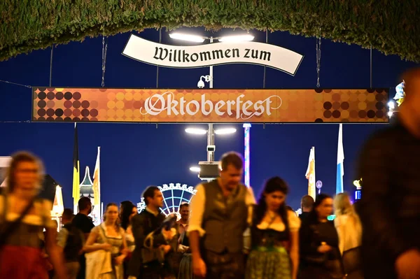 世界上最大的民间节日 巴伐利亚慕尼黑的Oktoberfest维基百科 — 图库照片