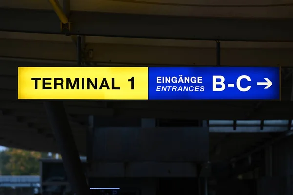 Terminal Flughafen Salzburg Österreich — Stockfoto