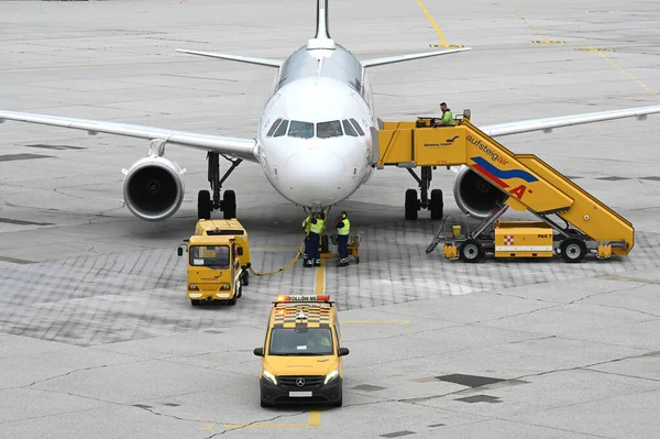 Eurowings Airbus Lotnisku Salzburgu Austrii — Zdjęcie stockowe