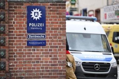 Almanya 'nın Hamburg eyaletinin Sankt Pauli semtinde bulunan ünlü eğlence bölgesi Reeperbahn.