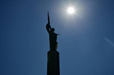 Viyana 'daki Schwarzenbergplatz' daki Sovyet Ordusu, Özgürlük Anıtı ve Zafer Anıtı 'nın askerleri onuruna Rus Anıtı ya da anıtı adı verilen Kızıl Ordu Kahramanları Anıtı.