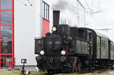 Vorchdorf, Gmunden bölgesinde düzenlenen 120 yıllık Vorchdorferbahn töreninde Mariazeller Demiryolu 'nun tarihi lokomotifi