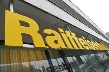 Muehlviertel 'de bir Raiffeisen bankasının cephesi (Aziz Peter am Walde)