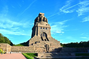 1813 yılında Saksonya 'nın Leipzig kentindeki Uluslar Savaşı' nın 91 metre yüksekliğindeki anıtı.