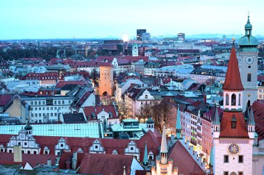 Münih 'teki belediye kulesinden kışın Marienplatz' a, Bavyera 'ya bakın.