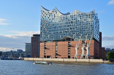 Elbphilharmonie (kısaca Elphi olarak da bilinir), Hamburg 'da 2016 sonbaharında tamamlanan bir konser salonu.