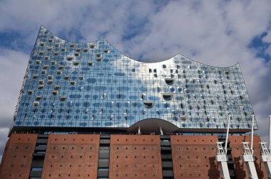 Elbphilharmonie (kısaca Elphi olarak da bilinir), Hamburg 'da 2016 sonbaharında tamamlanan bir konser salonu.
