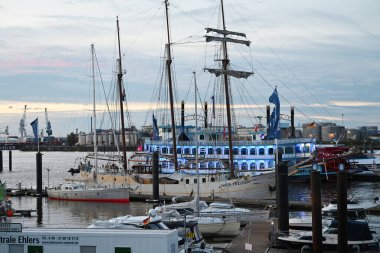 Hamburg 'un Elbe, Almanya' daki eski limanının etkisi