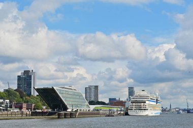 Hamburg seyahat terminali AIDAsol yolcu gemisi 