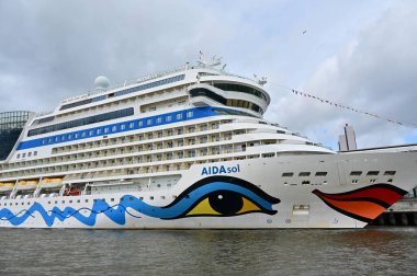 Hamburg seyahat terminali AIDAsol yolcu gemisi 