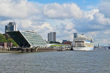 Hamburg seyahat terminali AIDAsol yolcu gemisi 