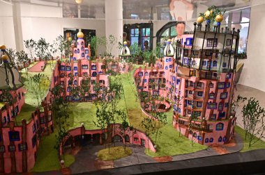 Magdeburg, Saksonya-Anhalt 'daki Hundertwasser Evi Yeşil Kale