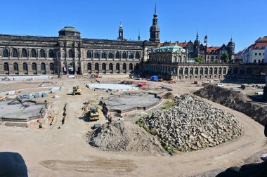 Saksonya 'daki Dresden' deki büyük bina kompleksi Zwinger.