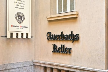 Auerbach 'ın Leipzig, Saksonya' daki mahzeninde bulunan meşhur Moedler Geçidi.