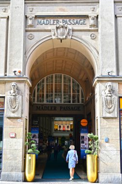 Auerbach 'ın Leipzig, Saksonya' daki mahzeninde bulunan meşhur Moedler Geçidi.