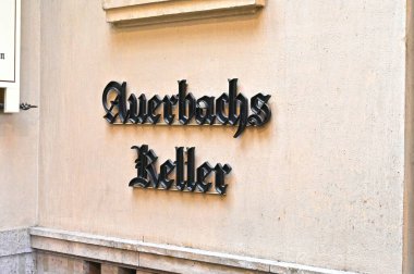 Auerbach 'ın Leipzig, Saksonya' daki mahzeninde bulunan meşhur Moedler Geçidi.