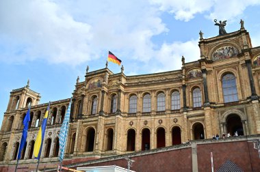 Münih 'teki Maximilianeum, Bavyera eyalet parlamentosunun merkezi, Bavyera, Almanya