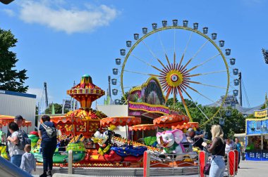 Münih Olimpiyat Parkı 'nda düzenlenen yaz festivali, Bavyera