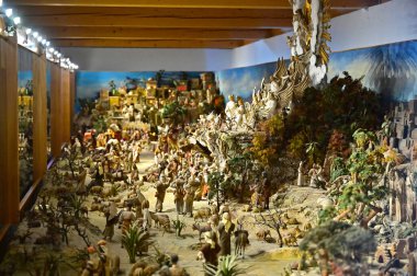 Christkindl Steyr Avusturya - 1227 2023 - Christkindl papaz evinde şair doğum sahnesi - 58 metrekare ve 700 'den fazla güzel oyulmuş ve giydirilmiş figürler Güney Tirol Ferdinand Pttmesser (1895 - 1977)