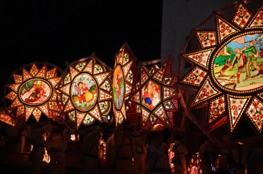 Ebensee, Avusturya - 01 05 2024 - Ebensee 'deki Gloecklerlauf, Salzkammergut' taki Avrupa Kültür Başkenti 'nin açılışı - Gloecklerlauf, Traunsee Gölü' nün çevresinde eski bir gelenektir.