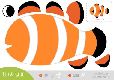 Çocuklar için eğitim kâğıdı oyunu, şirin palyaço balığı. Resmi oluşturmak için makas ve yapıştırıcı kullanın.