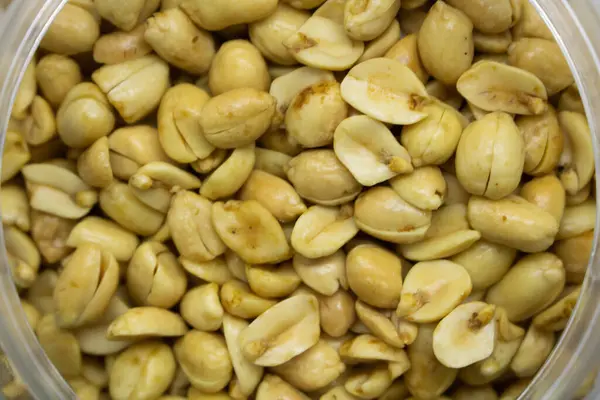 Köstliche Erdnüsse Isoliert Weißen Hintergrund — Stockfoto