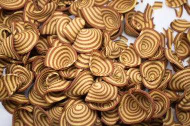 Kuping Gajah, karakteristik spiral desenli Endonezya atıştırmalığı..