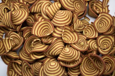 Kuping Gajah, karakteristik spiral desenli Endonezya atıştırmalığı..