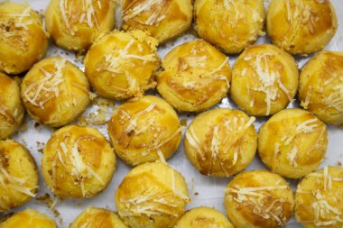 Ananaslı turta, Endonezya gibi Güneydoğu Asya 'nın çeşitli bölgelerinde yaygın olarak bulunan ananas reçeli ile doldurulmuş ya da üzeri ananas reçelli küçük bir tarttır.