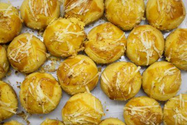 Ananaslı turta, Endonezya gibi Güneydoğu Asya 'nın çeşitli bölgelerinde yaygın olarak bulunan ananas reçeli ile doldurulmuş ya da üzeri ananas reçelli küçük bir tarttır.