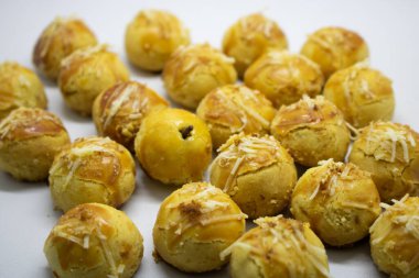 Ananaslı turta, Endonezya gibi Güneydoğu Asya 'nın çeşitli bölgelerinde yaygın olarak bulunan ananas reçeli ile doldurulmuş ya da üzeri ananas reçelli küçük bir tarttır.