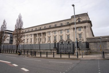Belfast City, Co Antrim, Kuzey İrlanda, 17 Şubat 2023. Adalet Divanı Belfast Şehir Merkezi 'nin Arka Görünümü 