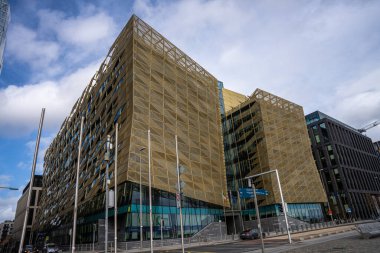 Dublin Rıhtımı, Dublin 1, İrlanda, 29 Mart 2023. Liffey Nehri 'ne bakan İrlanda Merkez Bankası Ofis Binası 