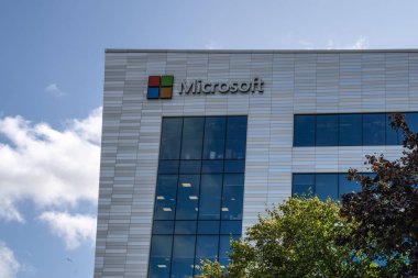 Dublin, İrlanda, 21 Ağustos 2023. Dublin 'deki Microsoft Genel Merkezi' nin önü.