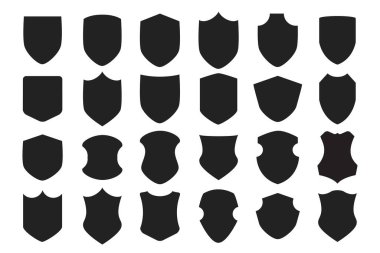 Siyah siluet ve izole edilmiş boş kalkanlar etiketleri etiketler simgeler tasarım elementi beyaz arkaplan üzerine ayarlandı