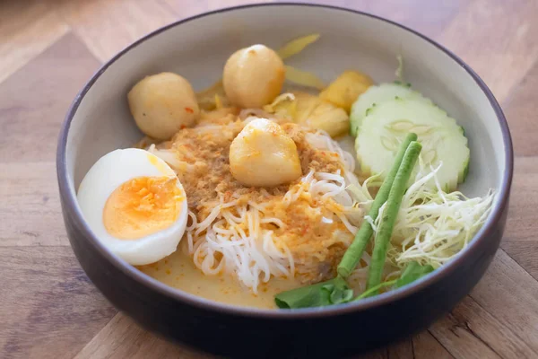 Curry Κόκκινο Οποίο Είναι Ένα Δημοφιλές Παραδοσιακό Πικάντικο Noodle Σούπα — Φωτογραφία Αρχείου